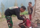 Pos Kendetapa: Bola dan Cukur Gratis, TNI Ciptakan Tawa di Papua