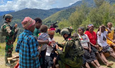 Satgas Yonif 631/Antang: Kebersamaan Rohani dan Kesehatan di Intan Jaya