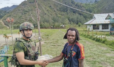 Ringankan Beban Warga Pedalaman, Satgas Yonif 113 Jaya Sakti Salurkan Beras di Bilai